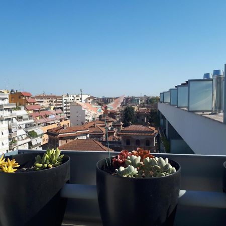Penthouse 40 In Trastevere With Seasonally Jacuzzi Рим Екстериор снимка