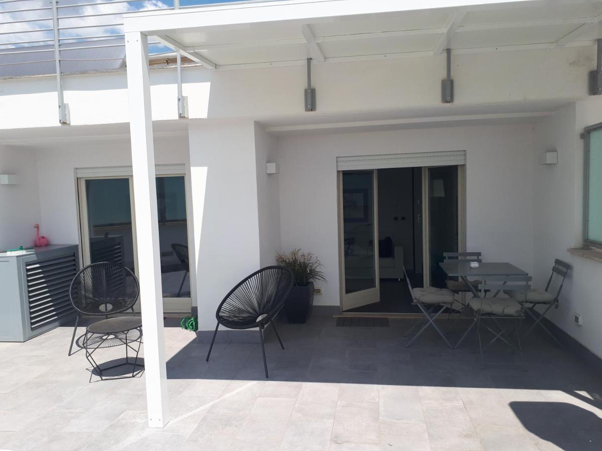Penthouse 40 In Trastevere With Seasonally Jacuzzi Рим Екстериор снимка