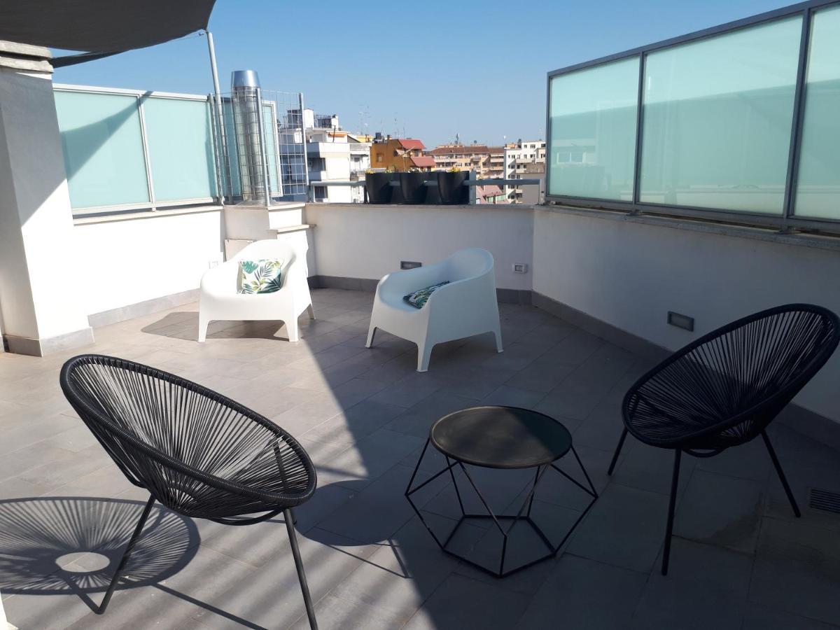 Penthouse 40 In Trastevere With Seasonally Jacuzzi Рим Екстериор снимка