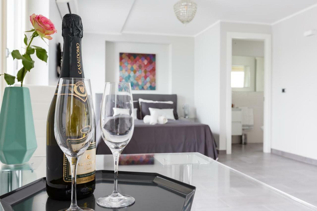 Penthouse 40 In Trastevere With Seasonally Jacuzzi Рим Екстериор снимка