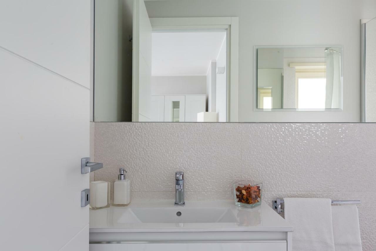 Penthouse 40 In Trastevere With Seasonally Jacuzzi Рим Екстериор снимка