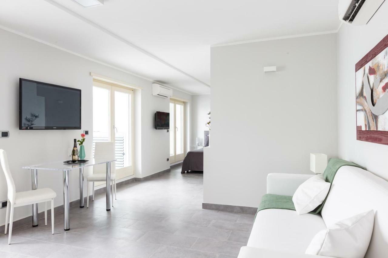 Penthouse 40 In Trastevere With Seasonally Jacuzzi Рим Екстериор снимка